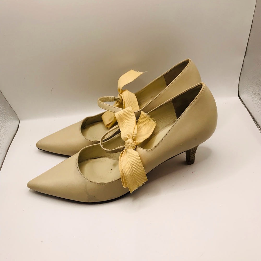 Tory Burch Cream Pointed-Toe Bow Dress Pump - Picture 3 of 12